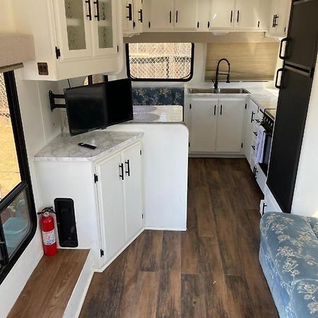 Rv2 Stunning Rv Private Netflix Freeparking Hotell Moreno Valley Exteriör bild