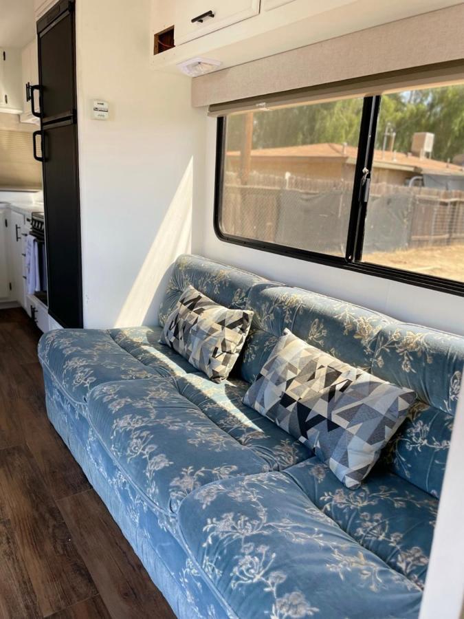Rv2 Stunning Rv Private Netflix Freeparking Hotell Moreno Valley Exteriör bild